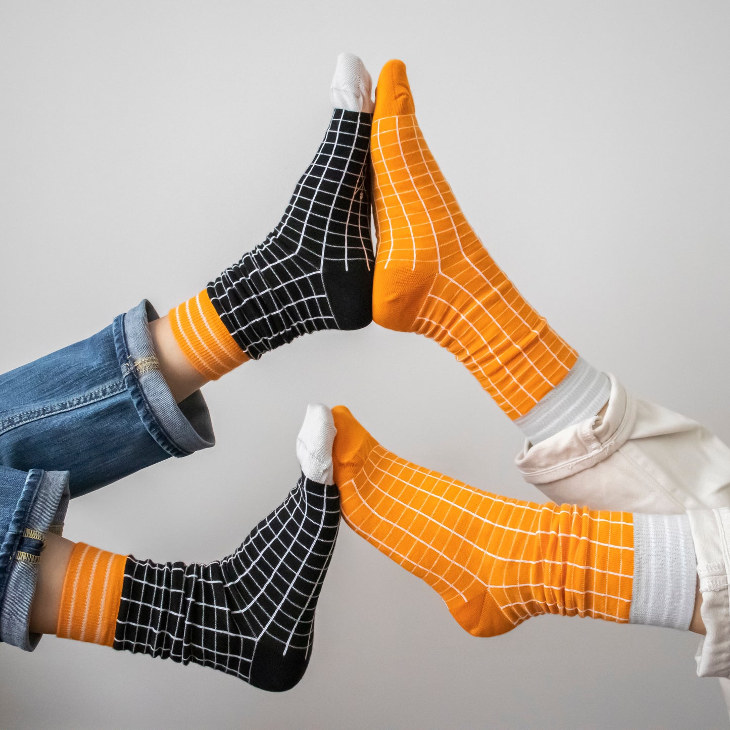 GRID ORANGE Turuncu Beyaz Gri Kare Desenli Unisex Çorap - sixtimesfive