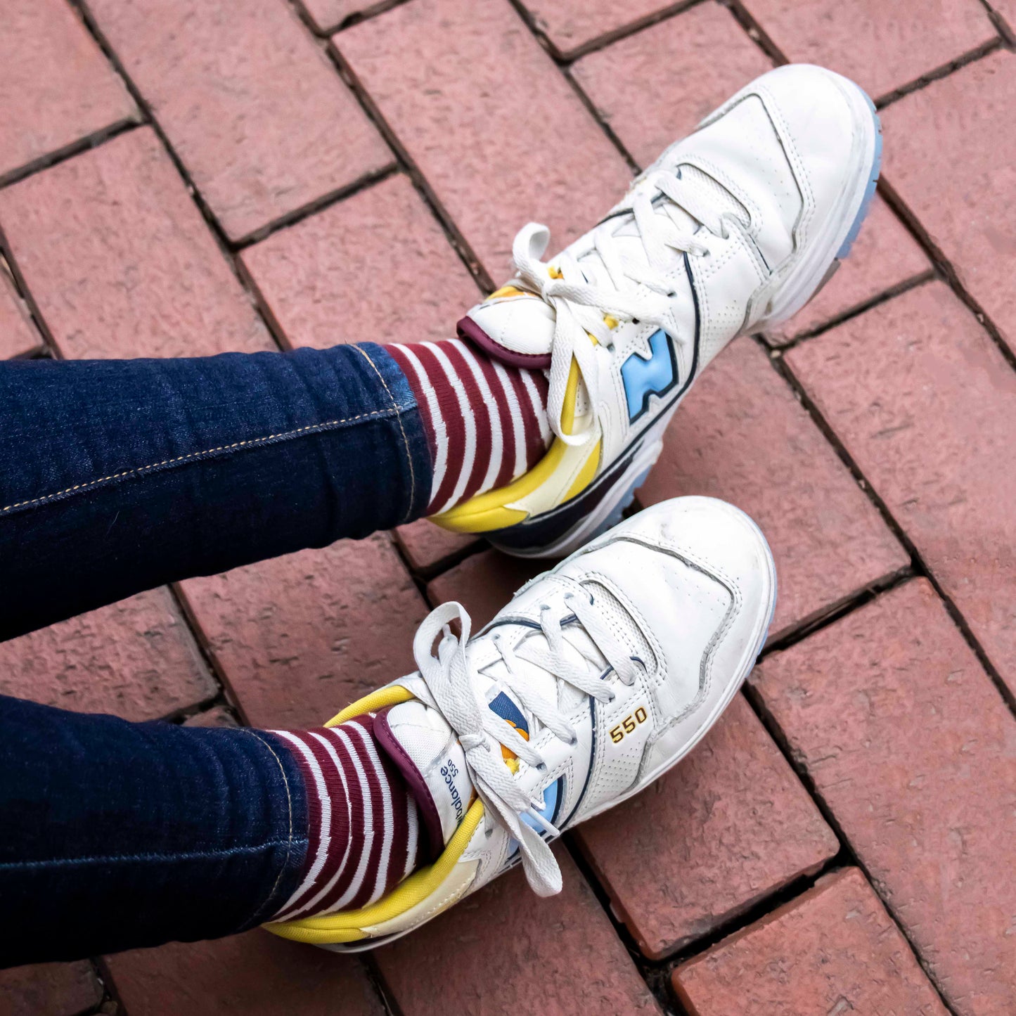 WAVY STRIPES BURGANDY Bordo Çizgili Desenli Unisex Çorap - sixtimesfive