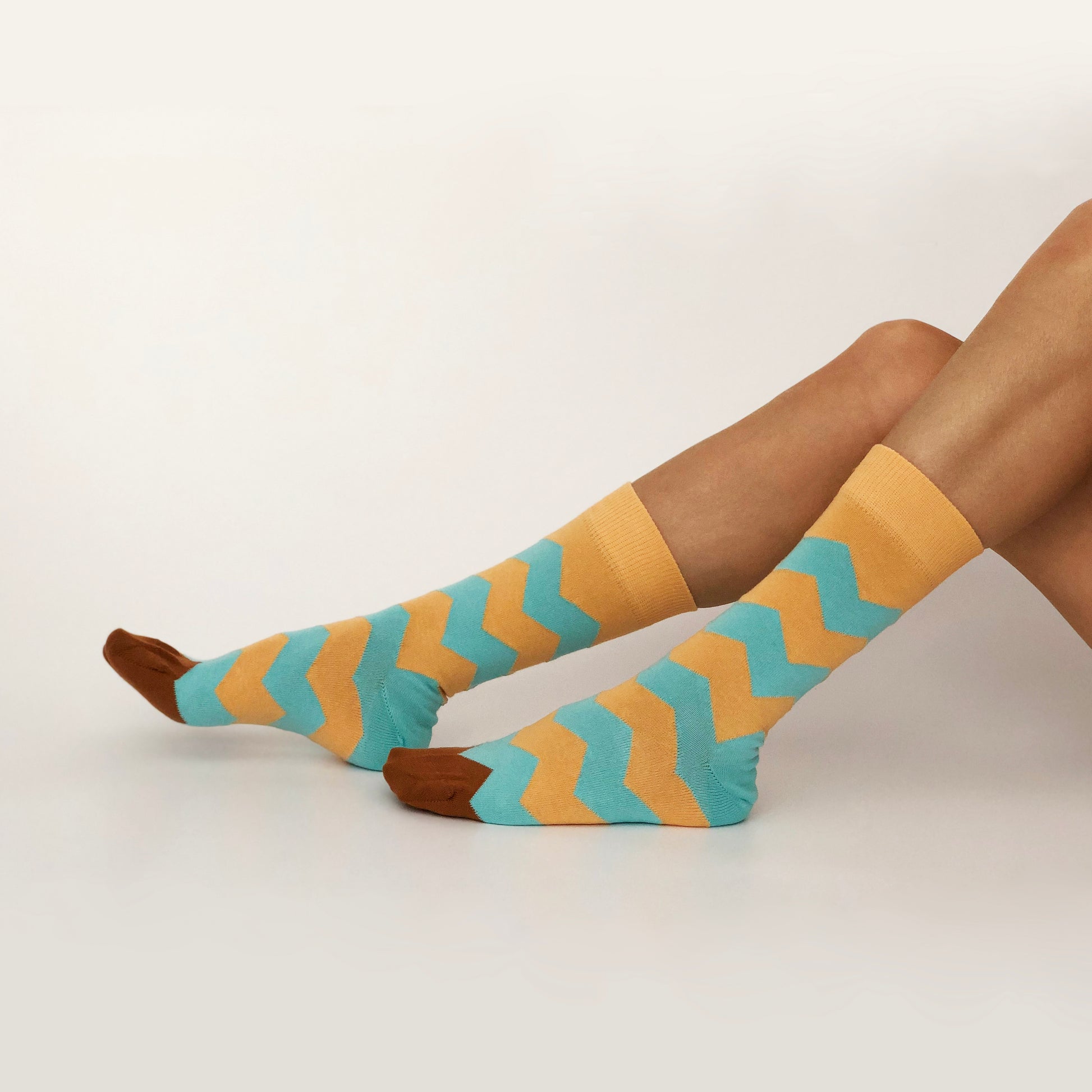 CHEVRON YELLOW BLUE Sarı Mavi Zigzag Desenli Unisex Çorap - sixtimesfive