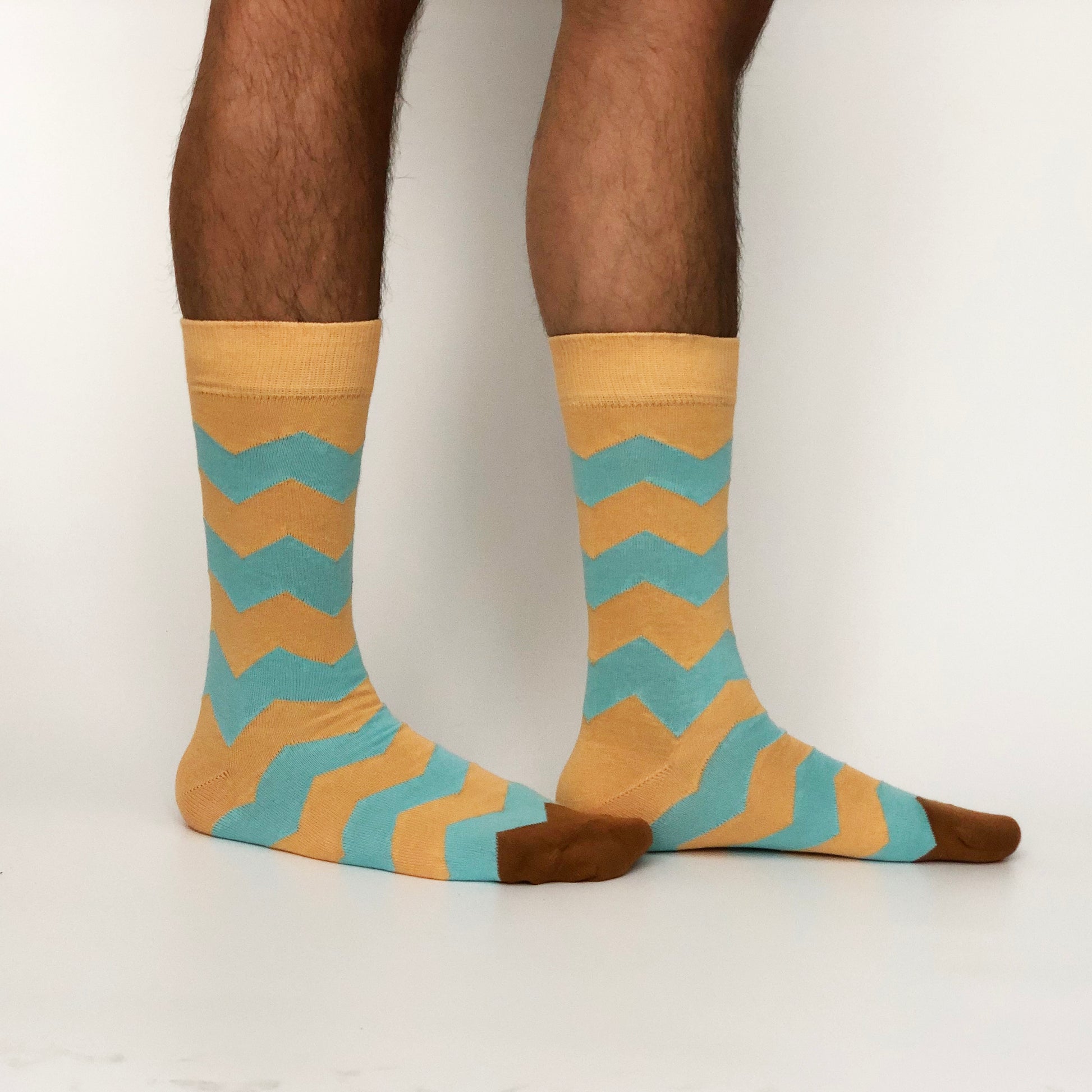 CHEVRON YELLOW BLUE Sarı Mavi Zigzag Desenli Unisex Çorap - sixtimesfive