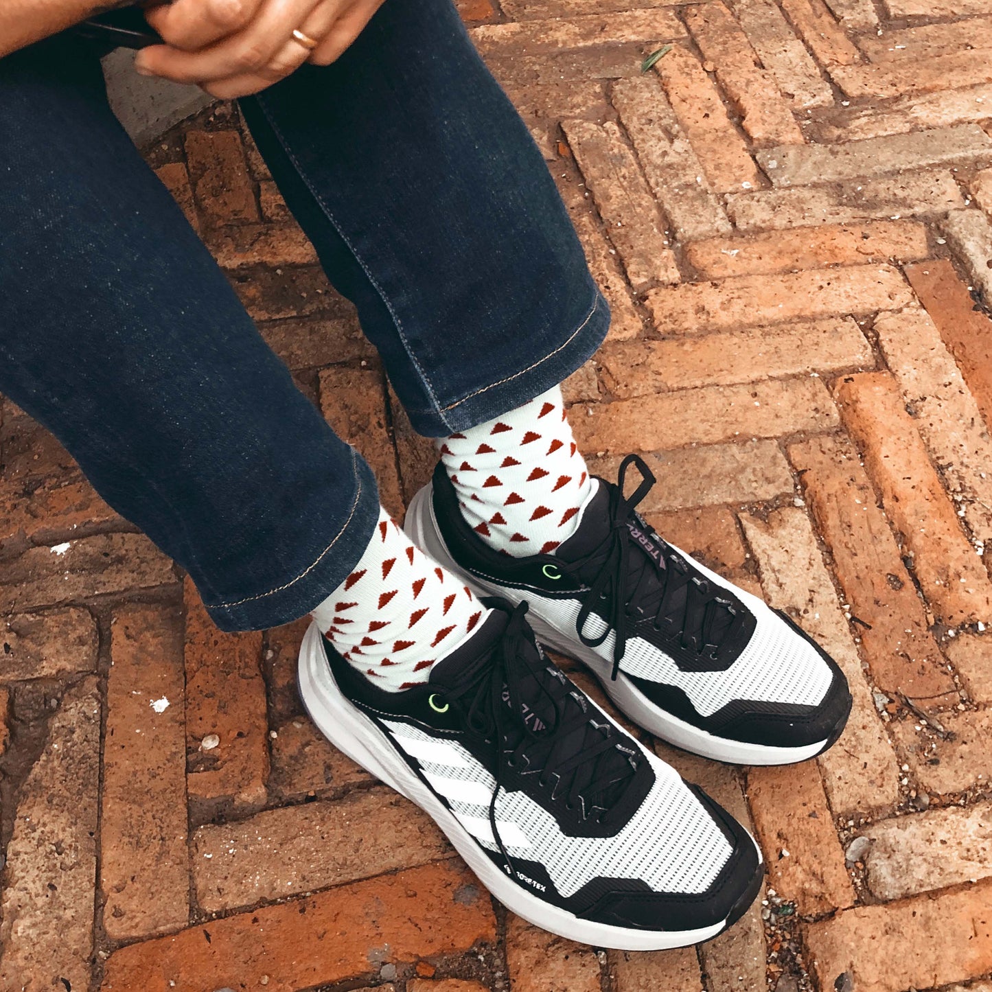 TRIANGLE XMAS Buz Mavi Kırmızı Yılbaşı Desenli Unisex Çorap - sixtimesfive