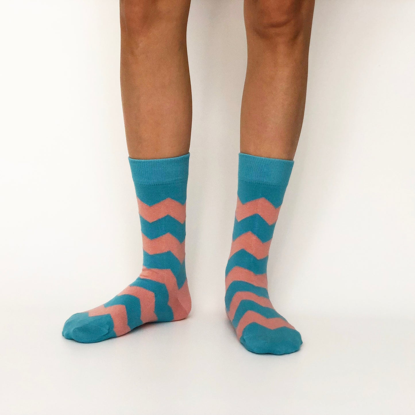 CHEVRON PINK BLUE Pembe Mavi Zigzag Desenli Unisex Çorap - sixtimesfive